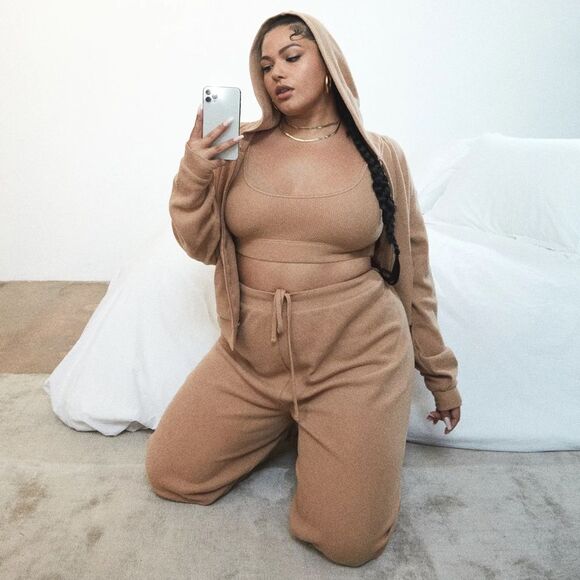 Skims Brushed Waffle Jogger - Ochre - 4x - Picture 8 of 9